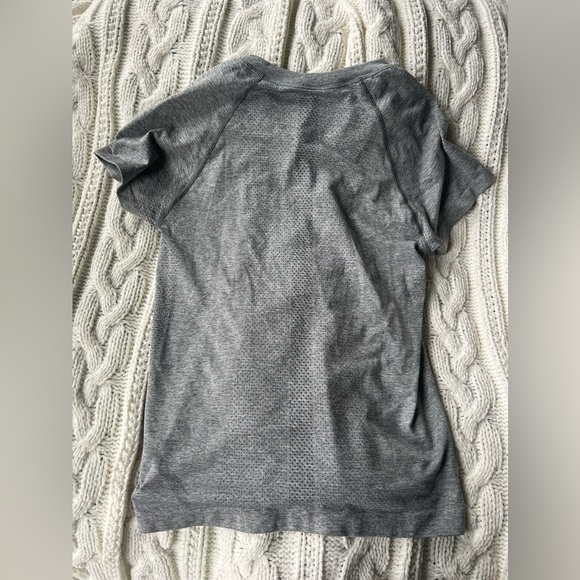 Lululemon on swiftly tech short sleeve shirt - Picture 2 of 3